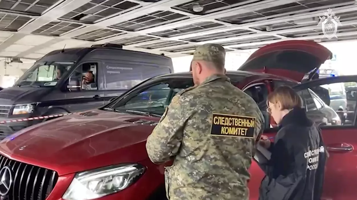 Место обнаружения убитого мужчины в автомобиле на набережной Тараса Шевченко в Москве Место обнаружения убитого мужчины в автомобиле на набережной Тараса Шевченко в Москве - РИА Новости, 1920, 08.09.2022