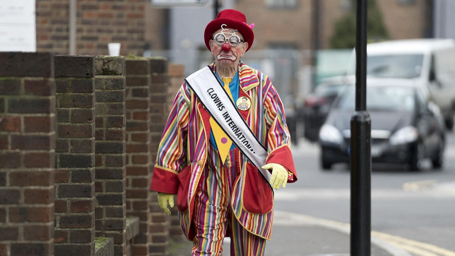 Человек в костюме клоуна в Лондоне - РИА Новости, 1920, 08.09.2022