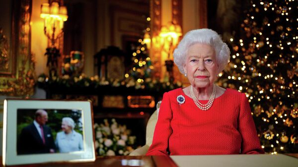 Королева Великобритании Елизавета II записывает свою ежегодную рождественскую трансляцию в Виндзорском замке, Англия