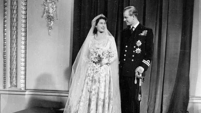 Cвадебное фото принцессы Елизаветы и ее мужа герцога Эдинбургского