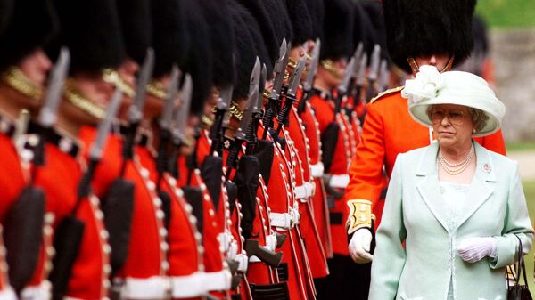 Queen  Elizabeth inspects 1st Battalion and 7th Guards at Windsor