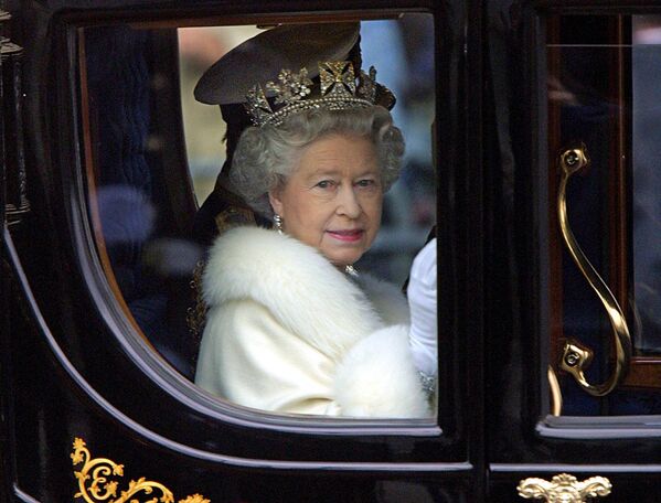 Королева Елизавета II в карете, Лондон