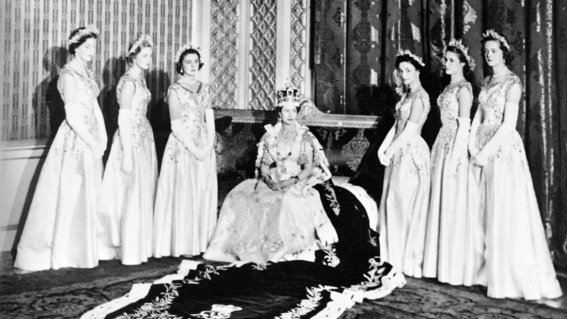 Королева Елизавета II во время своей коронации - РИА Новости, 1920, 08.09.2022