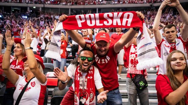 Болельщики сборной Польши по волейболу на матче чемпионата мира