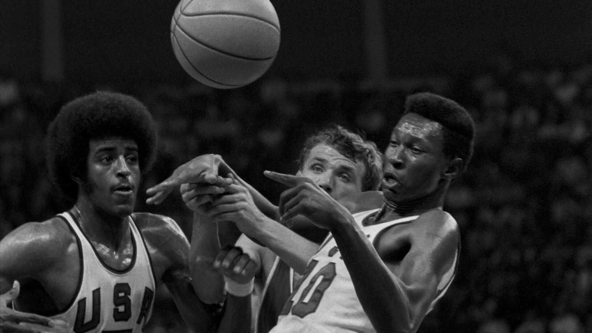 Когда баскетболисты ссср стали чемпионами. СССР-США баскетбол 1972. Дуайт Джонс баскетболист 1972. Мюнхен 1972 баскетбол.