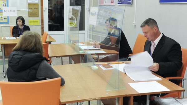 Работа членов участковой избирательной комиссии на избирательном участке №686 в Тамбове