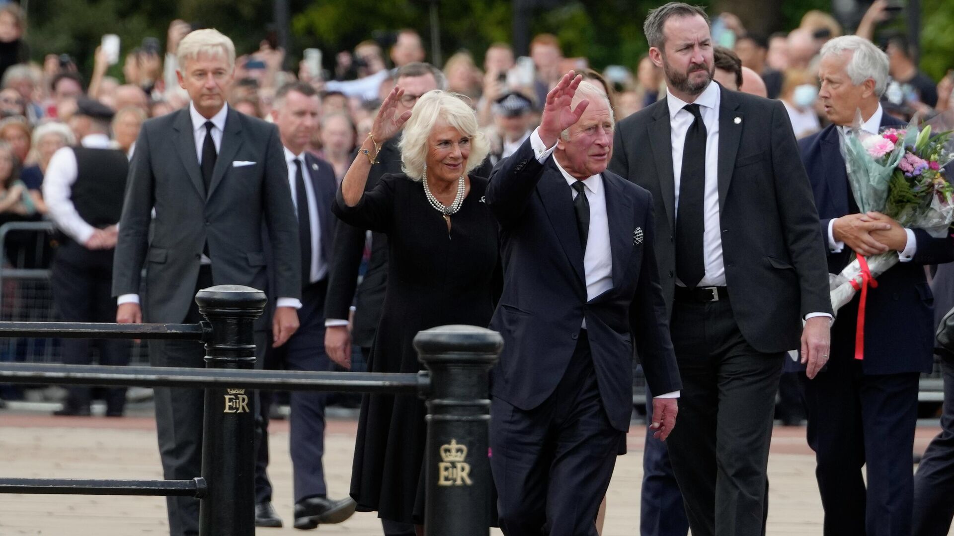 Король Великобритании Карл III и королева-консорт прибыли в Букингемский дворец в Лондоне. 9 сентября 2022 - РИА Новости, 1920, 09.09.2022