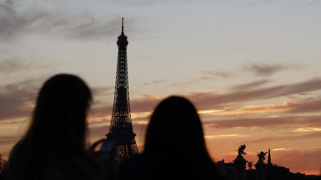 Закат в Париже