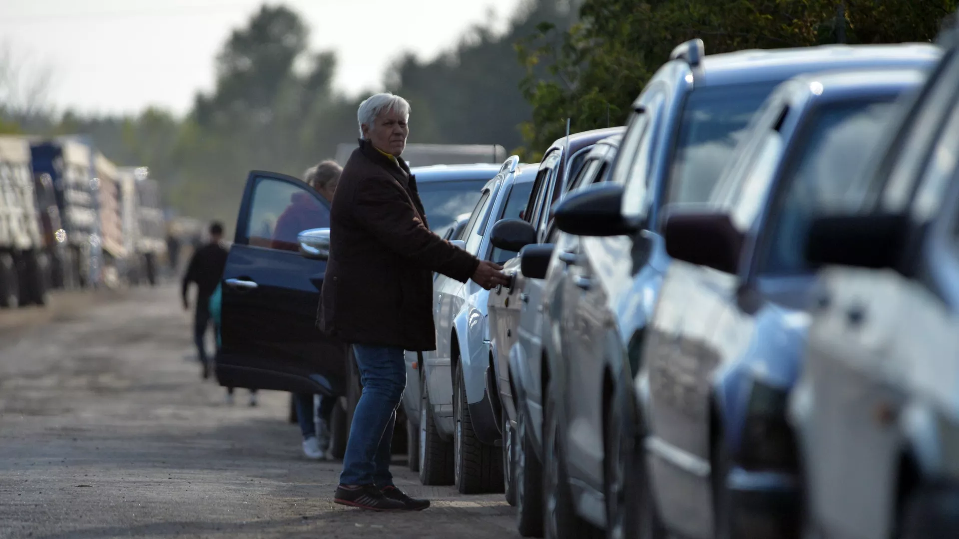 A queue of cars with people from Kupyansky district and Balakleya, Kharkiv region, in front of the Russian border near the Logachevka checkpoint-RIA Novosti, Ukraine, 14.09.2022