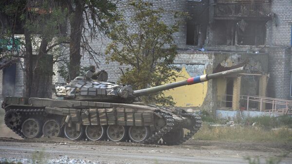 Танк Т-72 в городе Попасная Луганской области