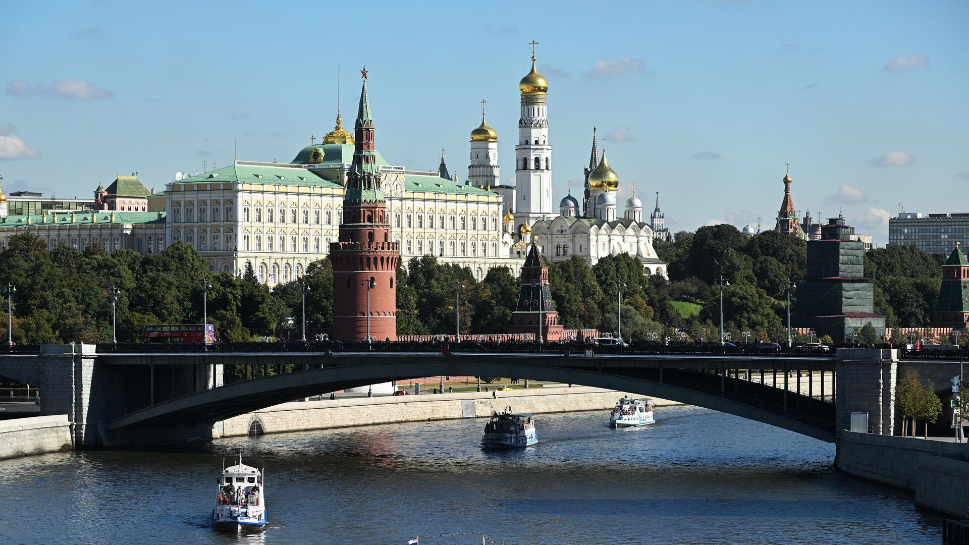 Традиционный парад судов, приуроченный ко Дню города, на Москве-реке - РИА Новости, 1920, 10.09.2022