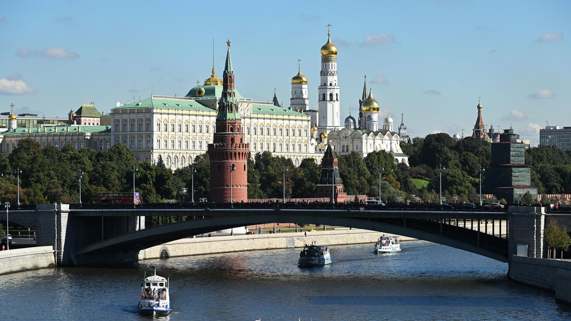 Традиционный парад судов, приуроченный ко Дню города, на Москве-реке - РИА Новости, 1920, 10.09.2022