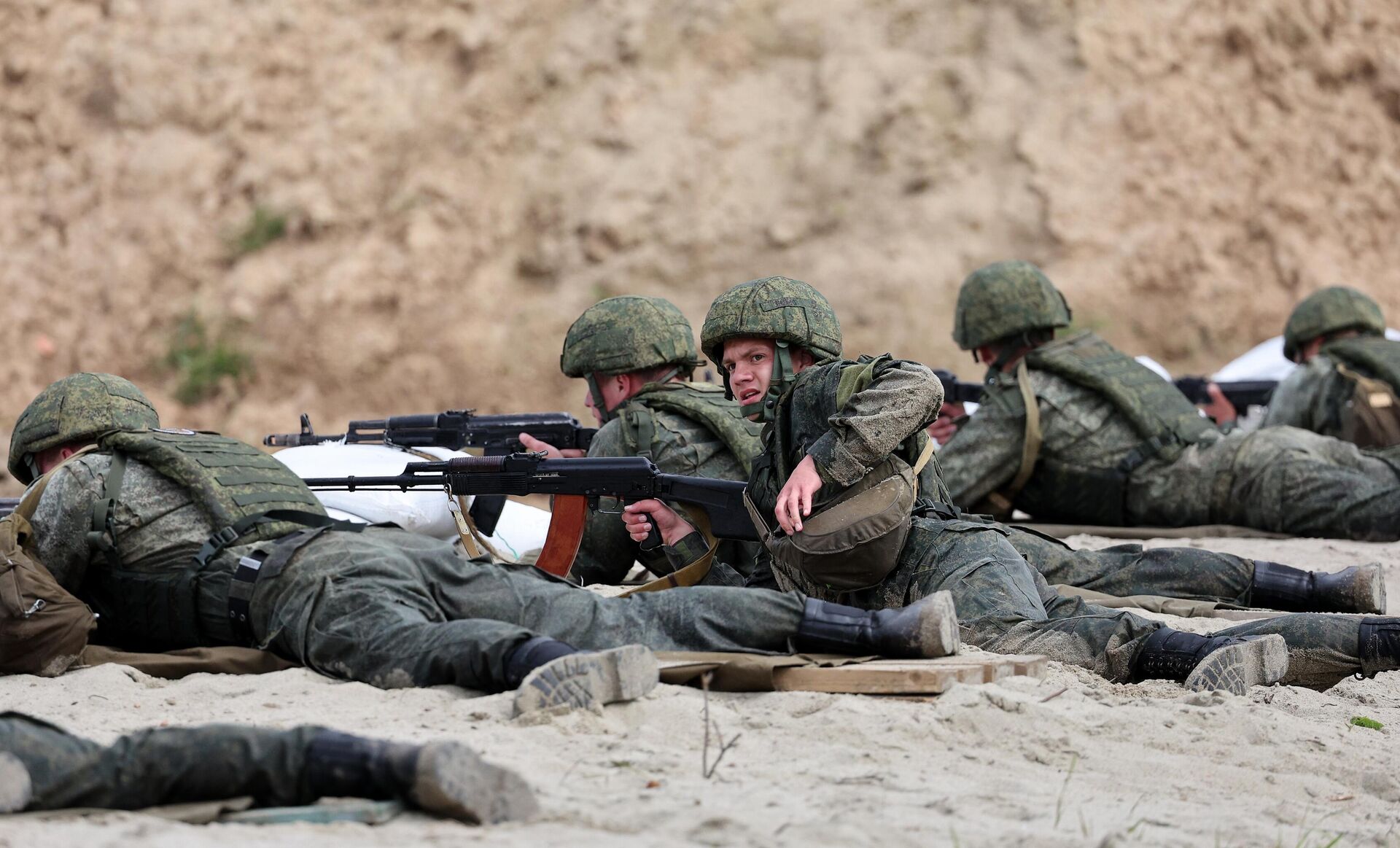 Военнослужащие ВС России во время учений в Калининградской области Военнослужащие ВС России во время учений в Калининградской области - РИА Новости, 1920, 04.06.2025