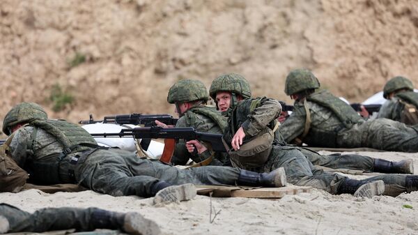 Военнослужащие ВС России во время учений в Калининградской области