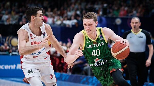 Литовский баскетболист Мариус Григонис в матче с Испанией