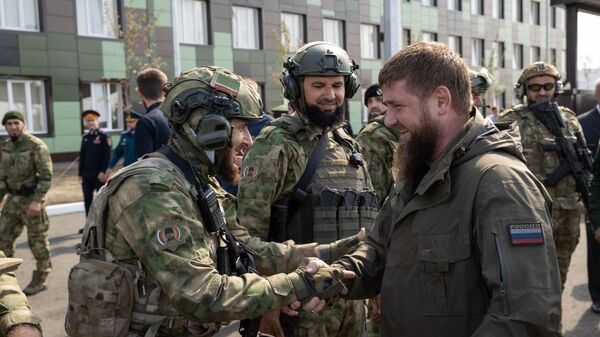 Глава Чечни Рамзан Кадыров во время визита на место дислокации нового полка Север-Ахмат и батальонов Ахмат в поселке Ханкала