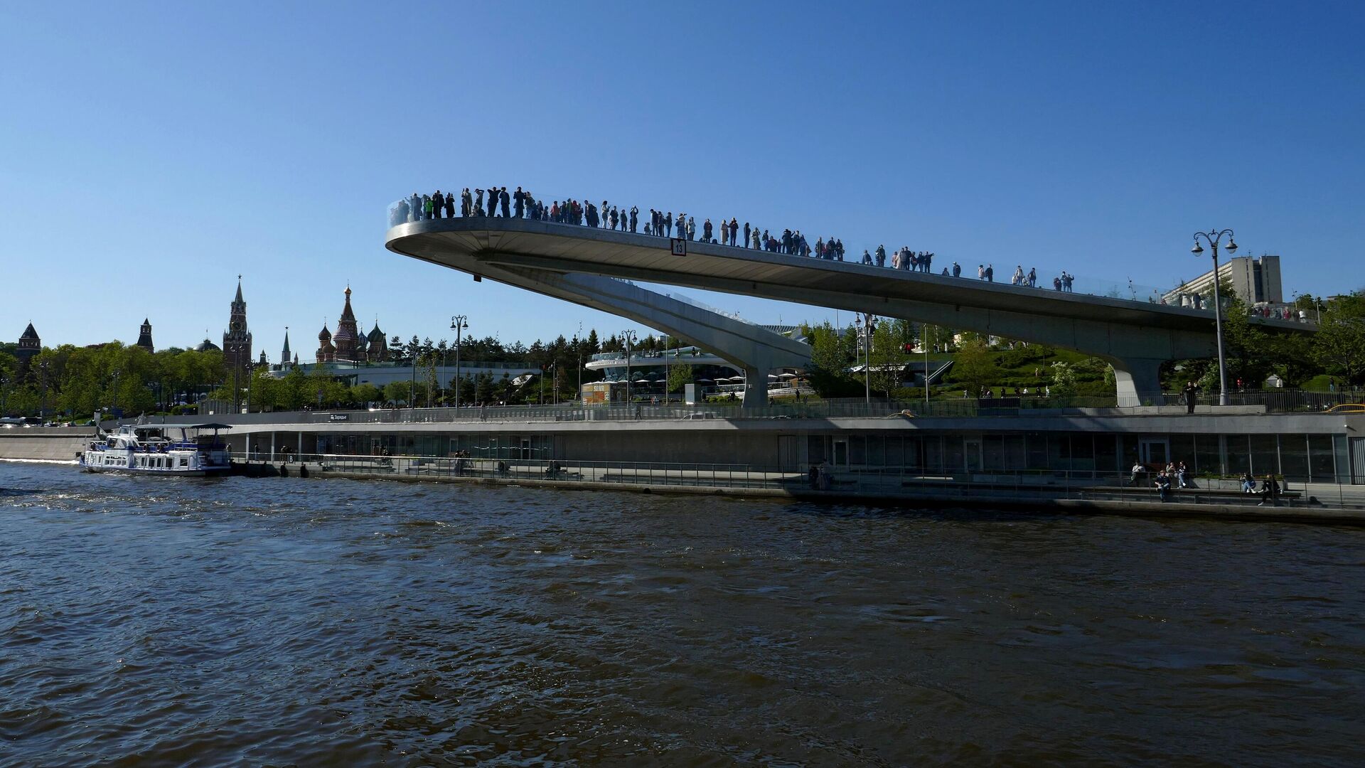 Парящий мост в природно-ландшафтном парке Зарядье в Москве - РИА Новости, 1920, 01.05.2023