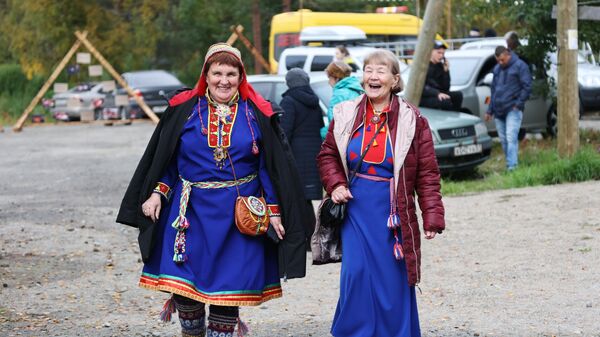 Участницы XXV традиционных Саамских национальных игр в поселке станции Лопарская Мурманской области