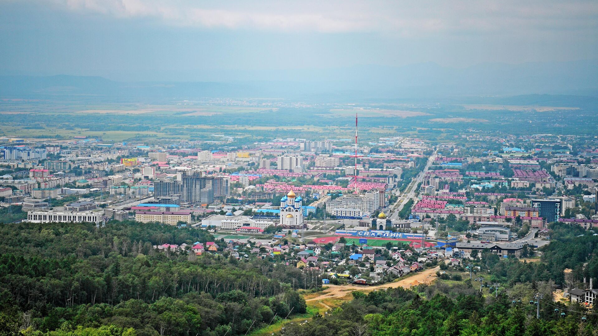 Вид на город Южно-Сахалинск от горнолыжного курорта Горный воздух - РИА Новости, 1920, 03.07.2023