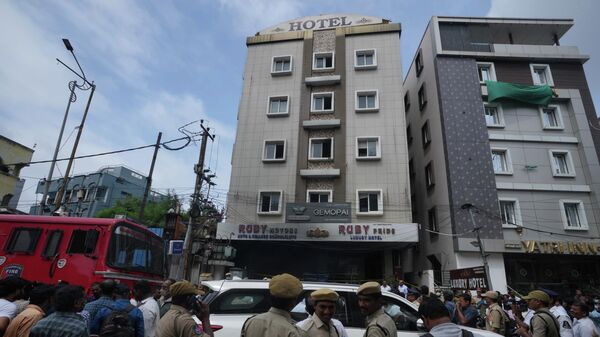 Здание гостиницы в индийском городе Секундерабад, где произошел пожар