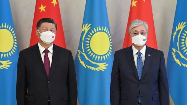 Председатель КНР Си Цзиньпин и президент Казахстана Касым-Жомарт Токаев во время встречи в Нур-Султане