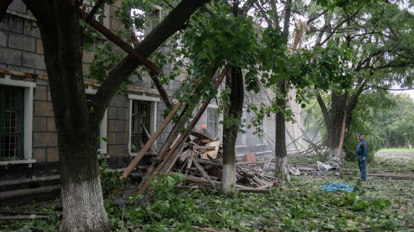 Последствия обстрела колледжа в городе Перевальск со стороны ВСУ