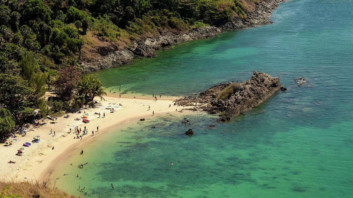 Спасатели ищут российского туриста на побережье в Пхукете в Таиланде