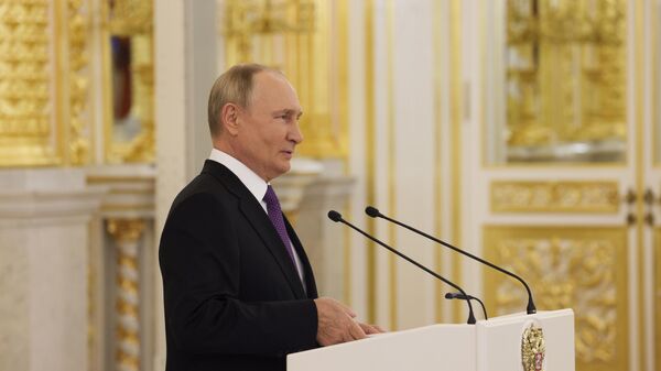 Президент РФ Владимир Путин выступает на торжественном мероприятии в Кремле