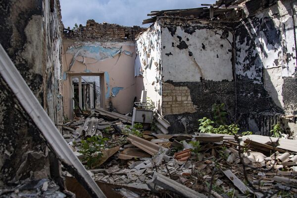 Разрушенный в результате обстрела ВСУ один из корпусов Васильевской центральной городской больницы в городе Васильевка Запорожской области