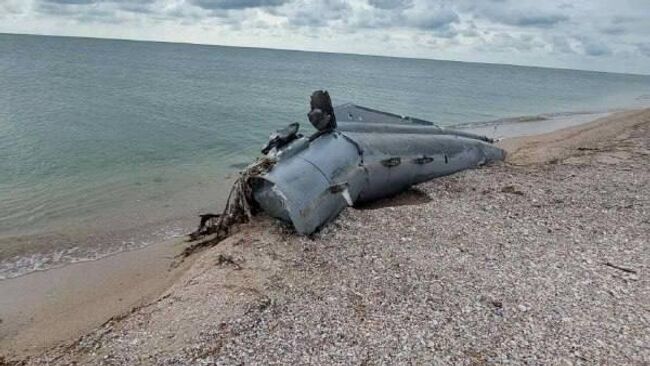 Место падения предмета, похожего на останки ракеты в Бердянске