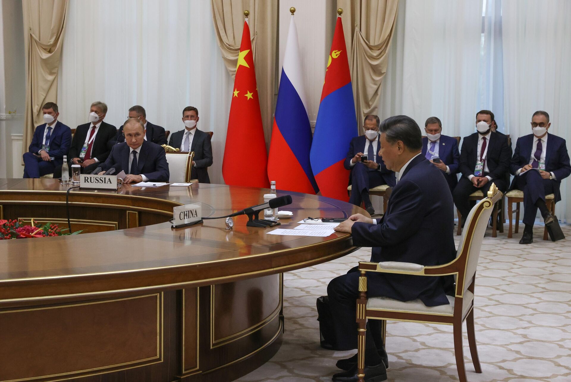 Ο Ρώσος Πρόεδρος Βλαντιμίρ Πούτιν και ο Κινέζος Πρόεδρος Xi Jinping κατά τη διάρκεια τριμερούς συνάντησης Ρωσία - Μογγολία - Κίνα στο περιθώριο της συνόδου κορυφής SCO - RIA Novosti, 1920, 16/09/2022