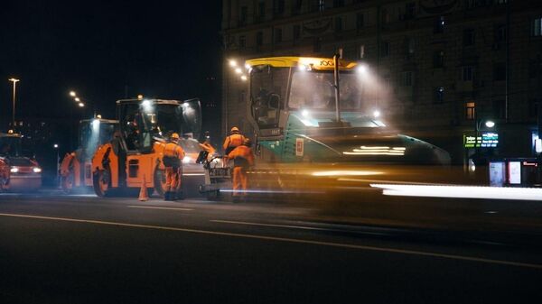 Обновление асфальтового покрытия на Кутузовском проспекте в Москве