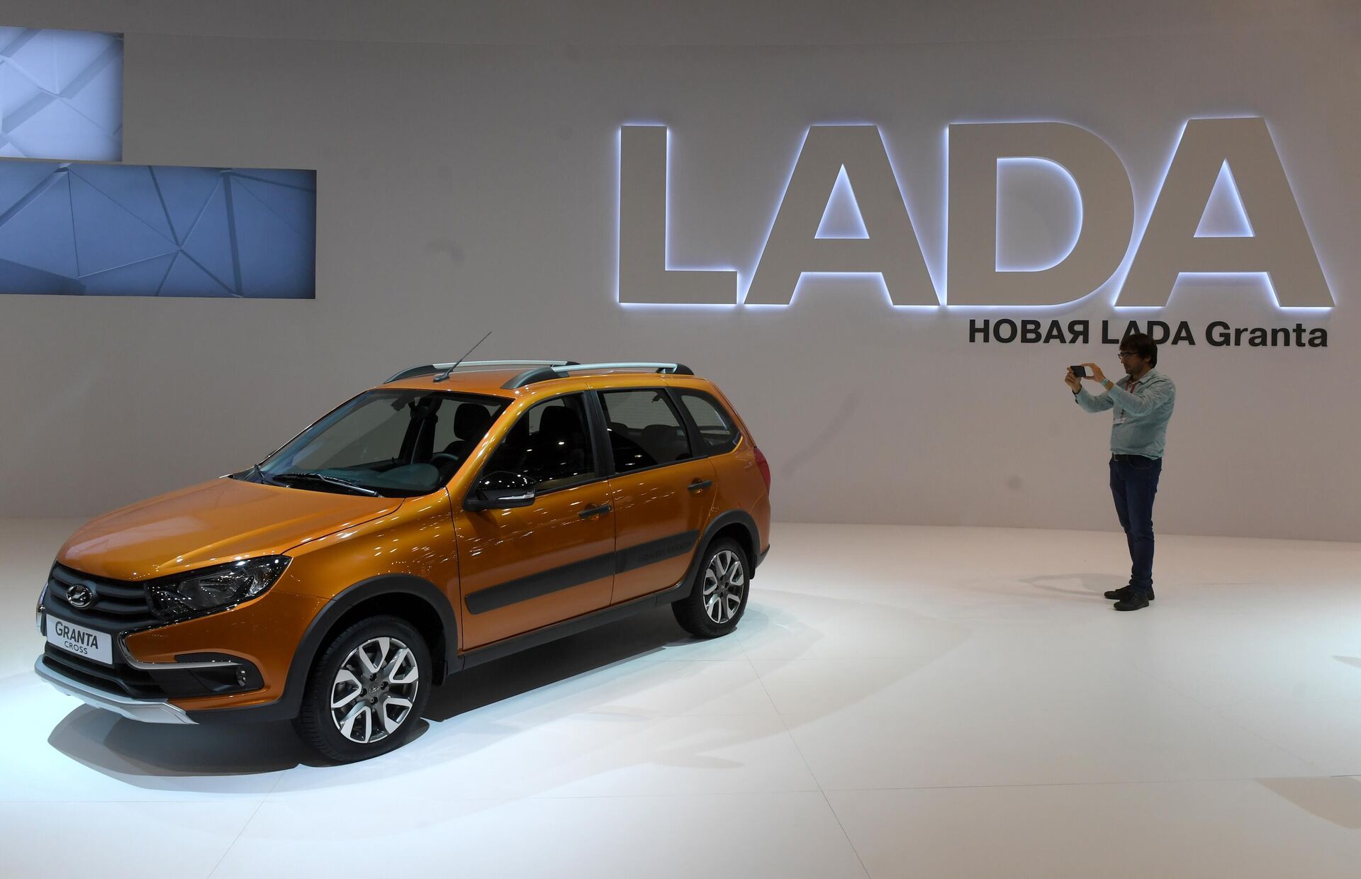 Автомобиль Lada Granta Cross на Московском международном автомобильном салоне - РИА Новости, 1920, 16.09.2022