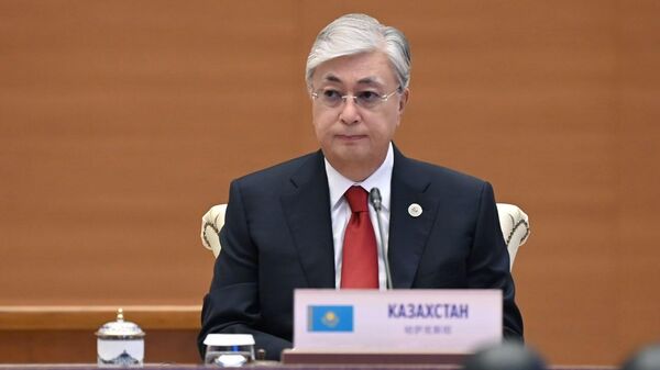 Президент Казахстана Касым-Жомарт Токаев на заседании в узком составе глав стран — участниц Шанхайской организации сотрудничества (ШОС) в Самарканде