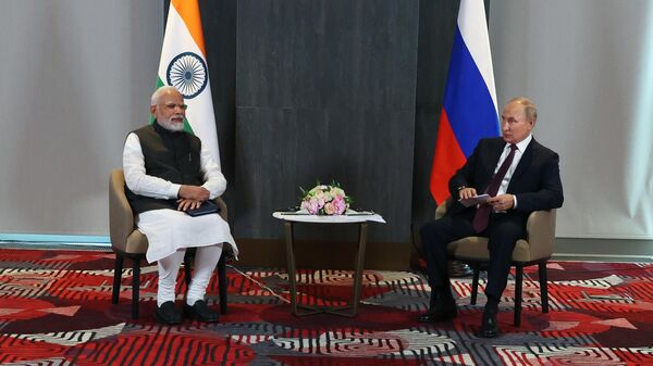 Президент РФ Владимир Путин и премьер-министр Индии Нарендра Моди во время встречи на полях саммита ШОС