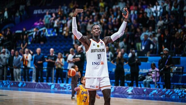 Немецкий баскетболист Деннис Шрёдер