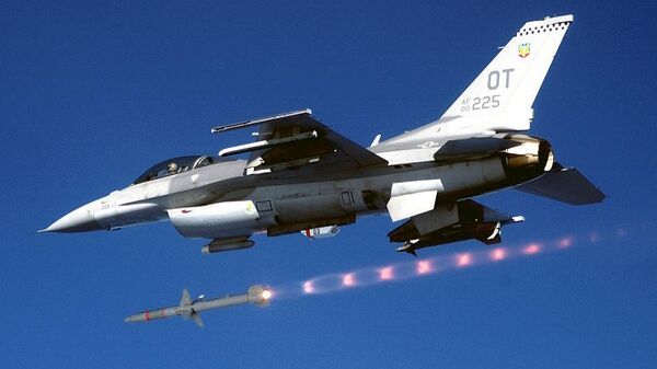 Запуск ракеты AGM-88 HARM c истребителя F-16C