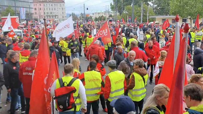 Массовая акция протеста против повышения цен в Вене