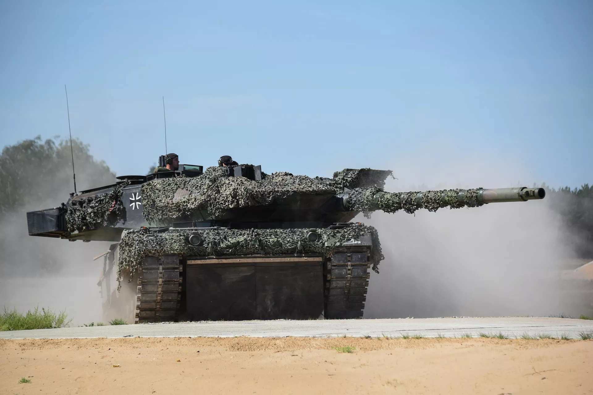 Немецкий основной боевой танк Leopard 2 Немецкий основной боевой танк Leopard 2 - РИА Новости, 1920, 09.01.2023