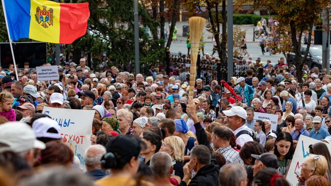 LIVE: Митинг против правительства в Кишиневе