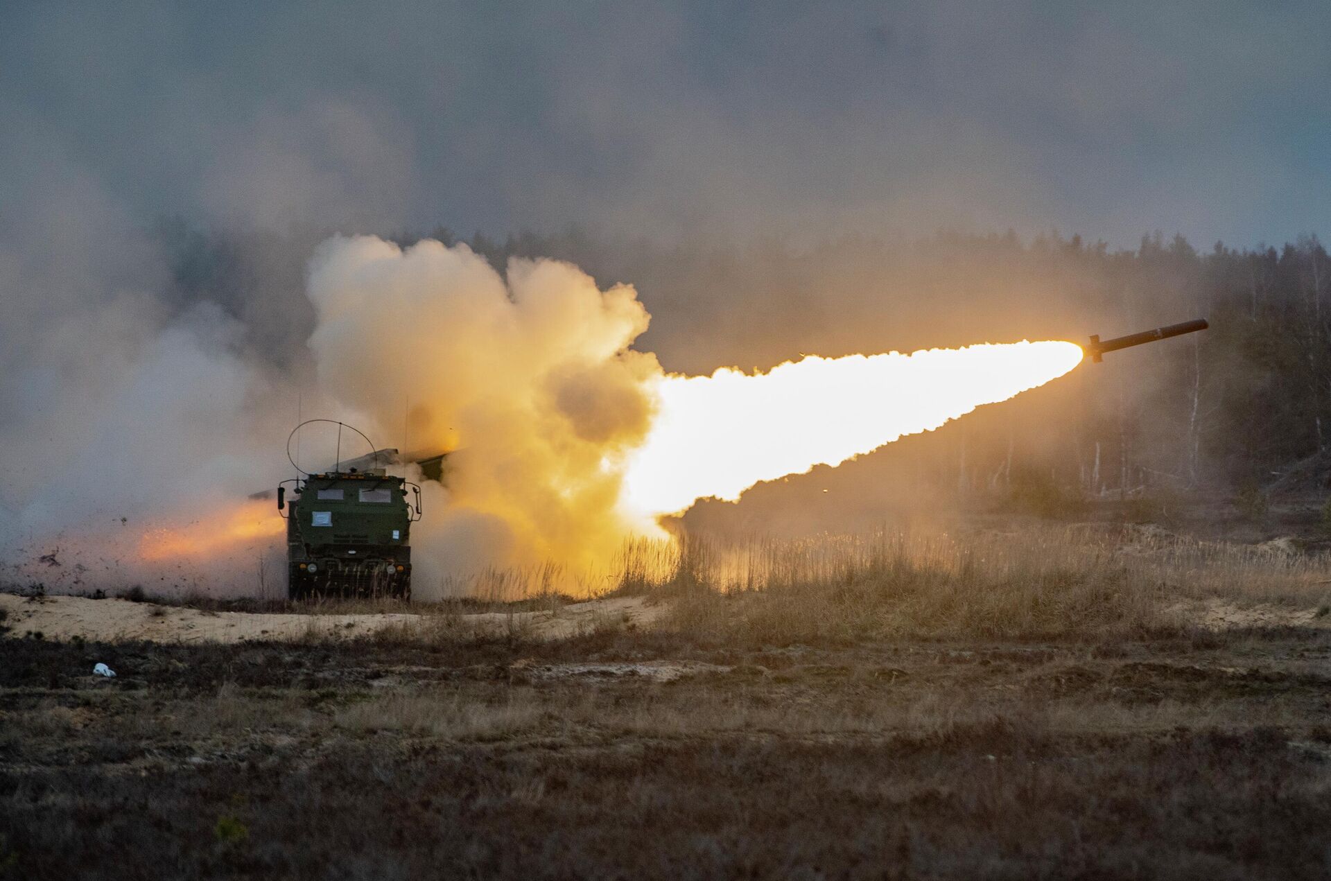 Американская высокомобильная ракетно-артиллерийская система оперативно-тактического назначения HIMARS - РИА Новости, 1920, 30.06.2023