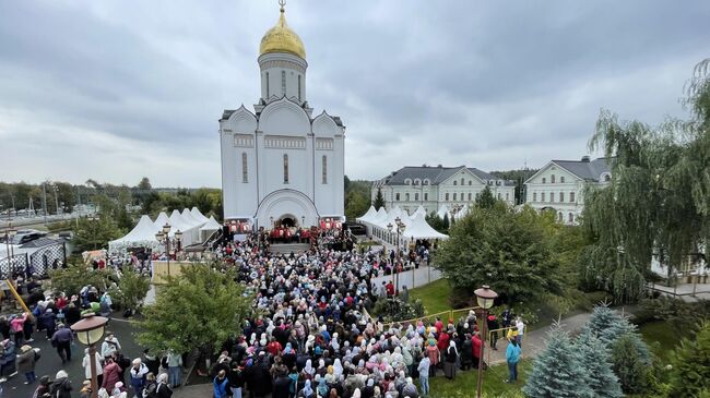 Участники XI Елисаветинского крестного хода дошли от Ильинского храма в селе Ильинское до Спасского храма в селе Усово