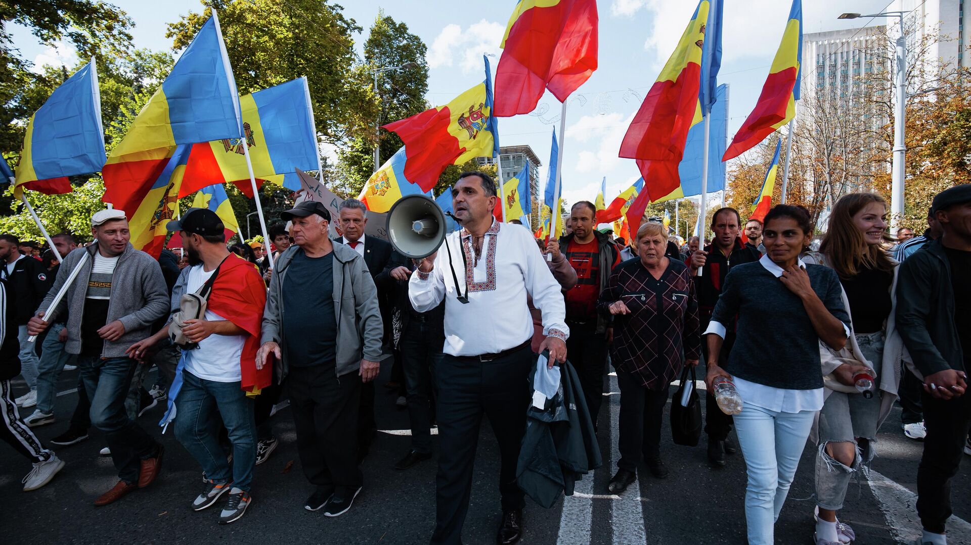 Участники акции протеста оппозиции перед зданием администрации президента Молдавии в Кишиневе - РИА Новости, 1920, 27.10.2023