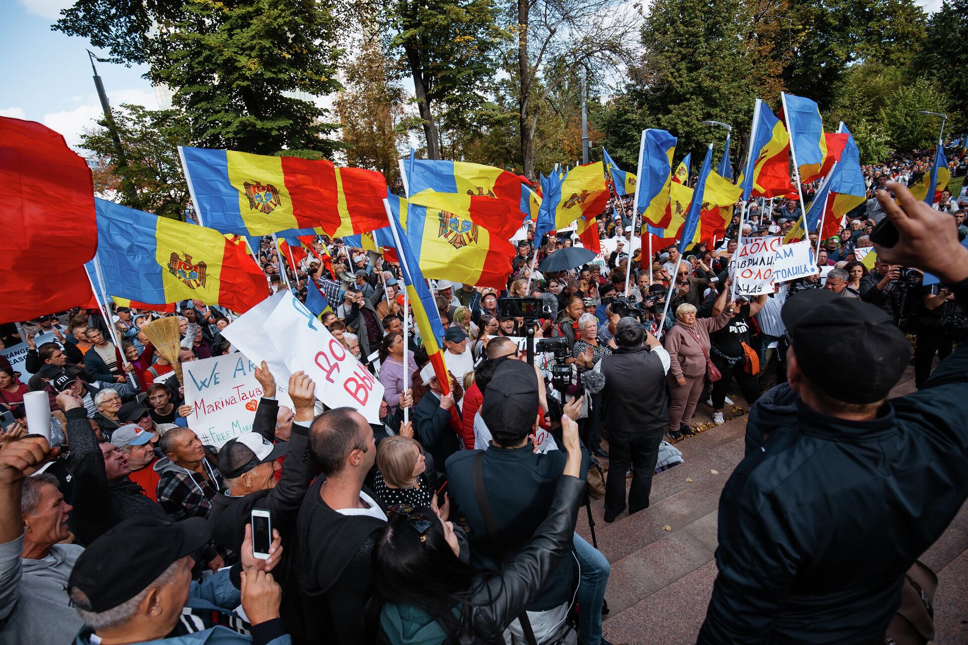 Участники акции протеста оппозиции перед зданием администрации президента Молдавии в Кишиневе - РИА Новости, 1920, 25.10.2022
