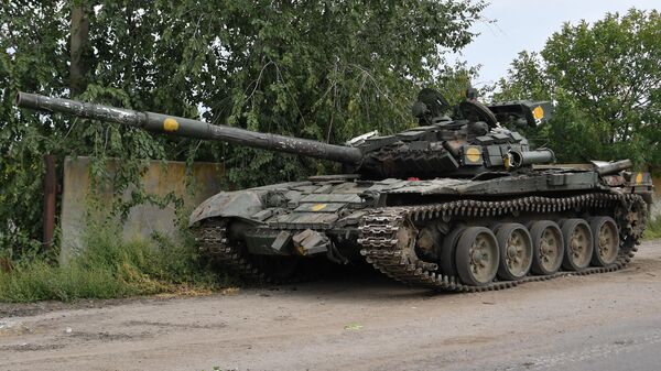 Советский танк Т-72, который стоял на вооружении в Польше и был передан ВСУ, подбили вооруженные силы РФ во время неудачного контрнаступления ВСУ