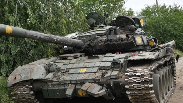 Советский танк Т-72, который стоял на вооружении в Польше и был передан ВСУ, подбили вооруженные силы РФ во время неудачного контрнаступления ВСУ