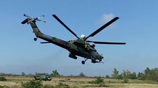 Кадры боевой работы экипажей ударных вертолетов Ка-52 и Ми-28 
