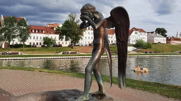 Скульптура ангела на Острове слез