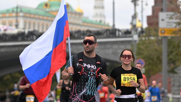  Участники на дистанции Московского марафона - 2022