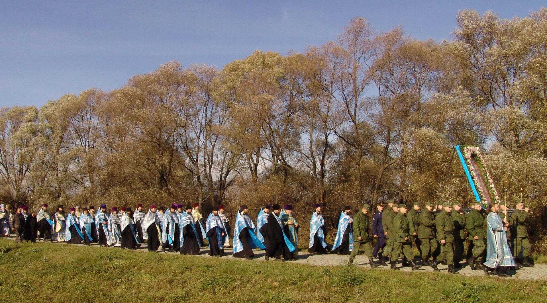 Крестный ход по Боголюбовскому лугу в честь престольного праздник Покрова Пресвятой Богородицы - РИА Новости, 1920, 19.09.2022